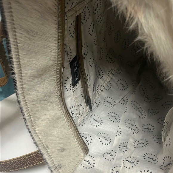 Myra Cow on Hide shoulder Bag in good condition - Picture 10 of 16